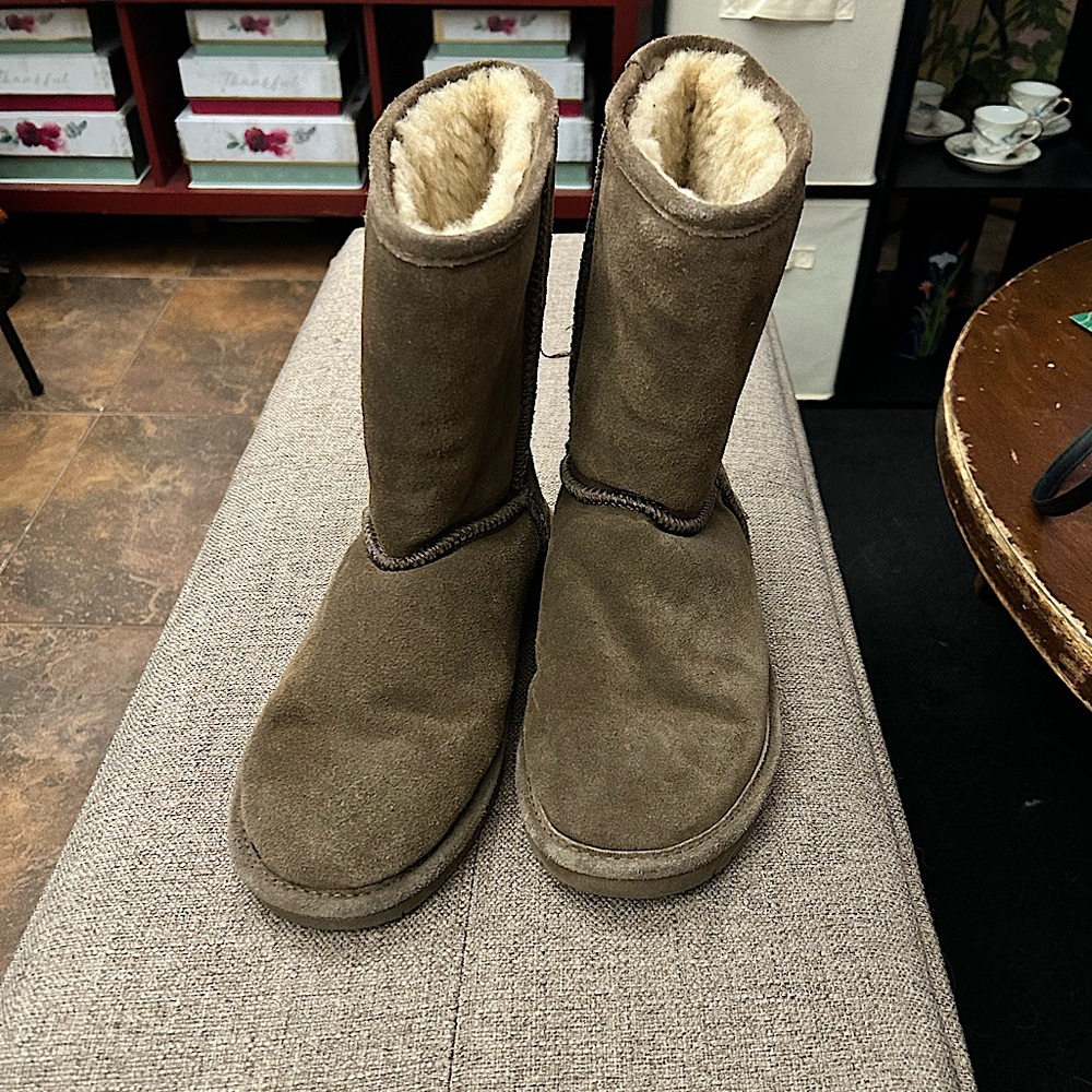BEARPAW BROWN/ TAN BOOTS